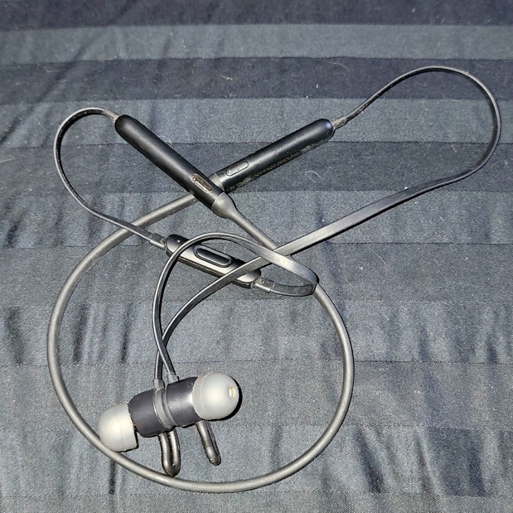 Beats Flex bluetooth headphones